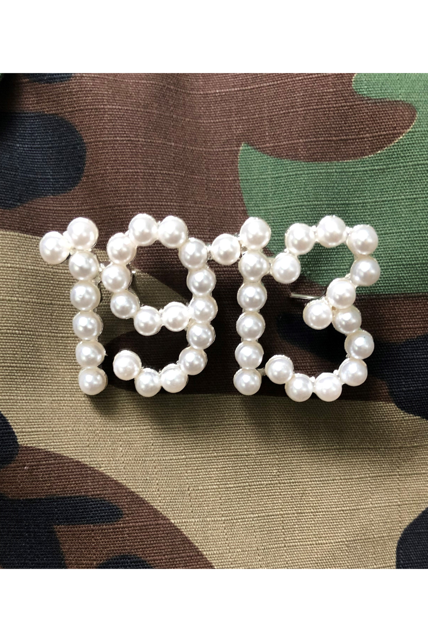 1913 Pearl Lapel Pin